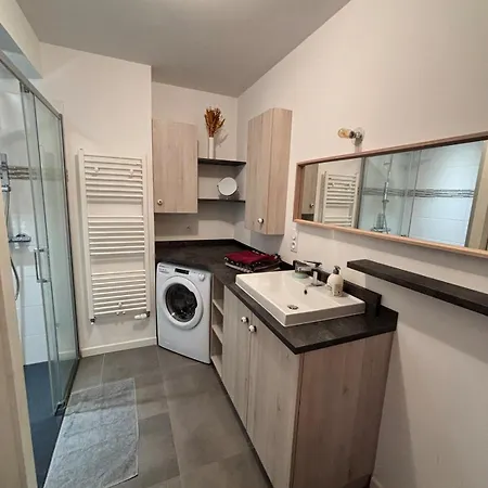 Apartment 2 Pieces Lumineux, Terrasse Exposee Sud, Proche *